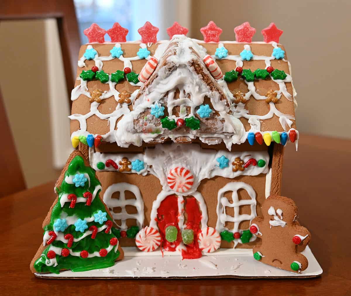 Image of a finished, fully decorated gingerbread mansion.