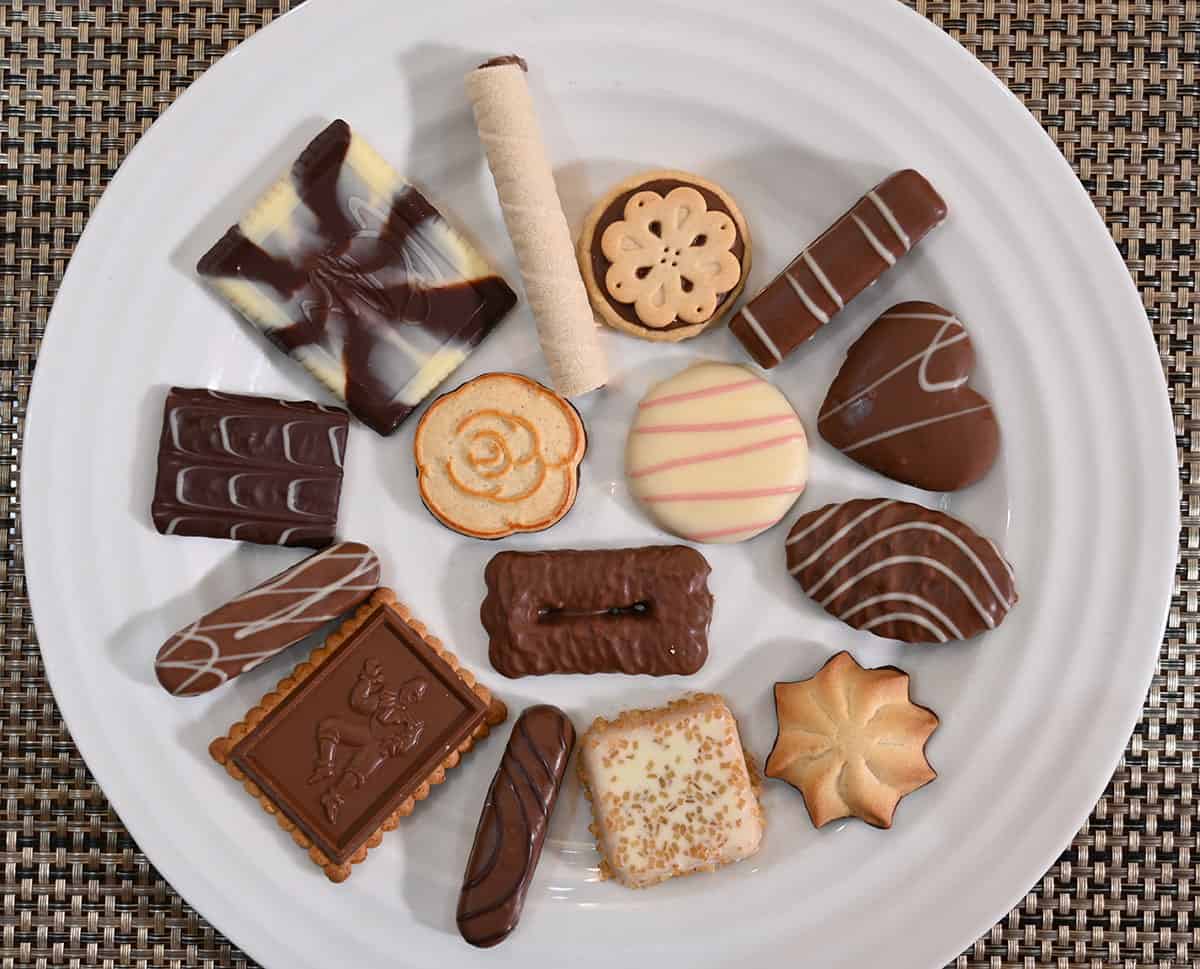 Top down image of all fifteen cookies served on a white plate. 