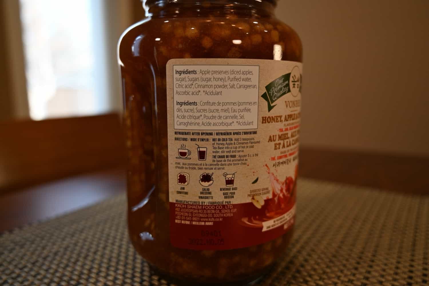 The ingredients list and illustrations of the different uses of the Vonbee Honey, Apple & Cinnamon Tea Base.