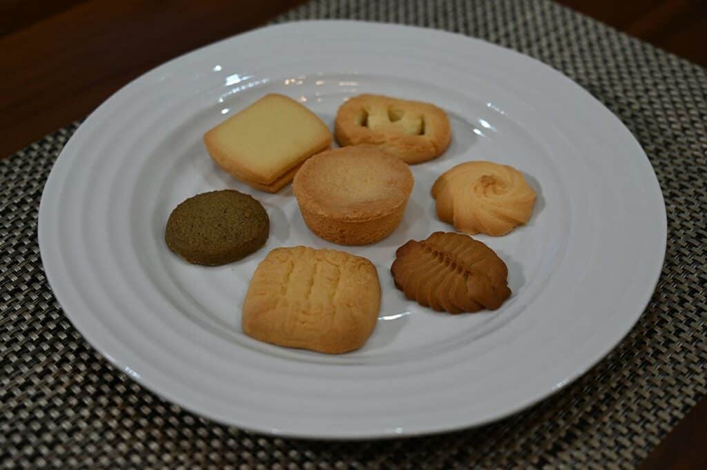Side view image of the Costco Isabelle Assorted Cookies all on a plate, all the different varieties. 