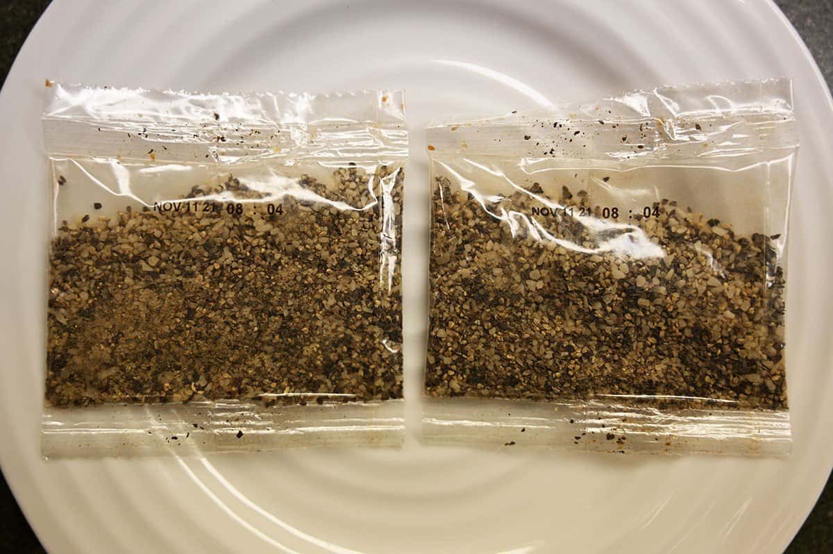 Image of the Costco Hampton House Dry Ribs seasoning packets. 