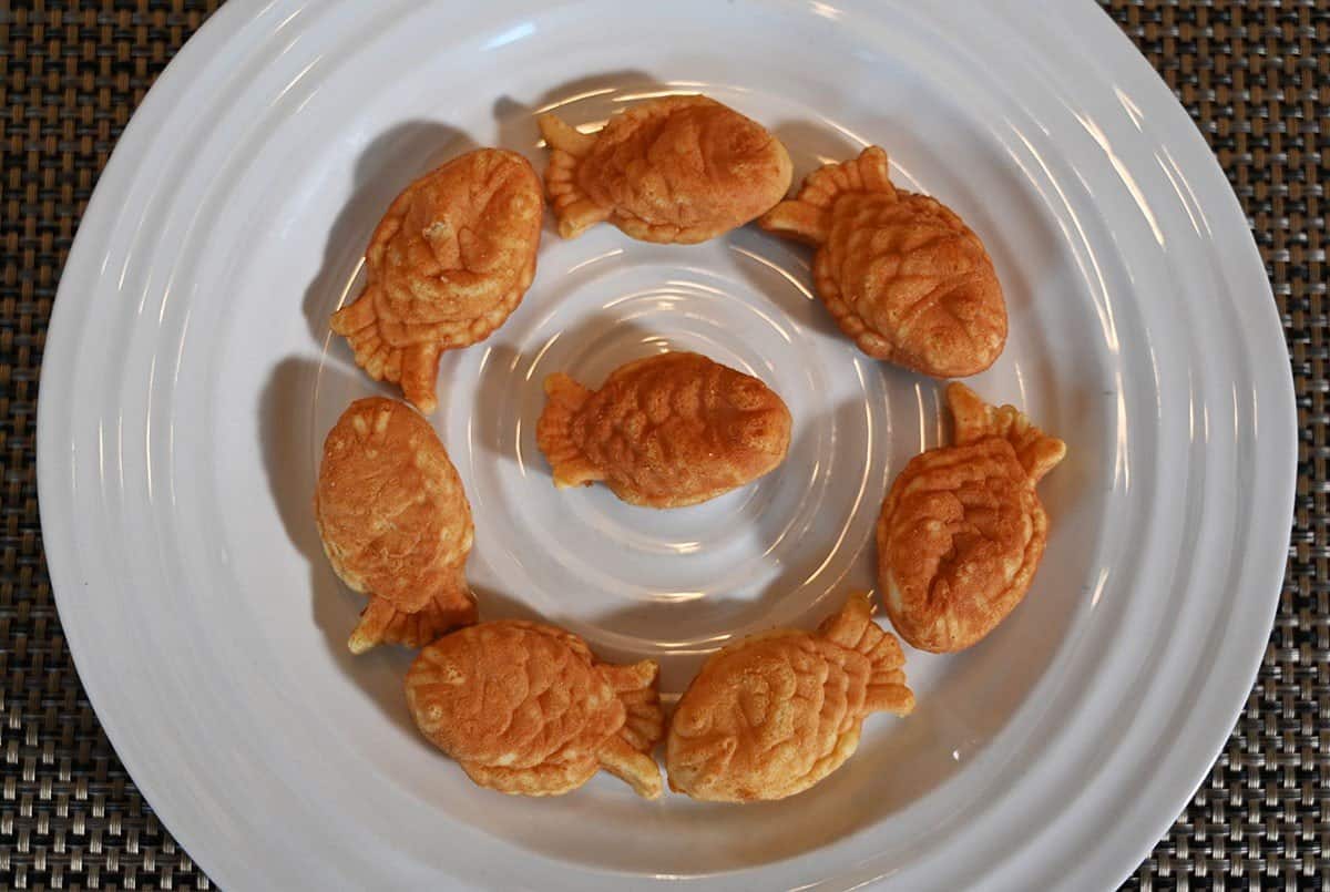 Image of baked Oulim Foods Taiyaki served in a circle on a white plate. 