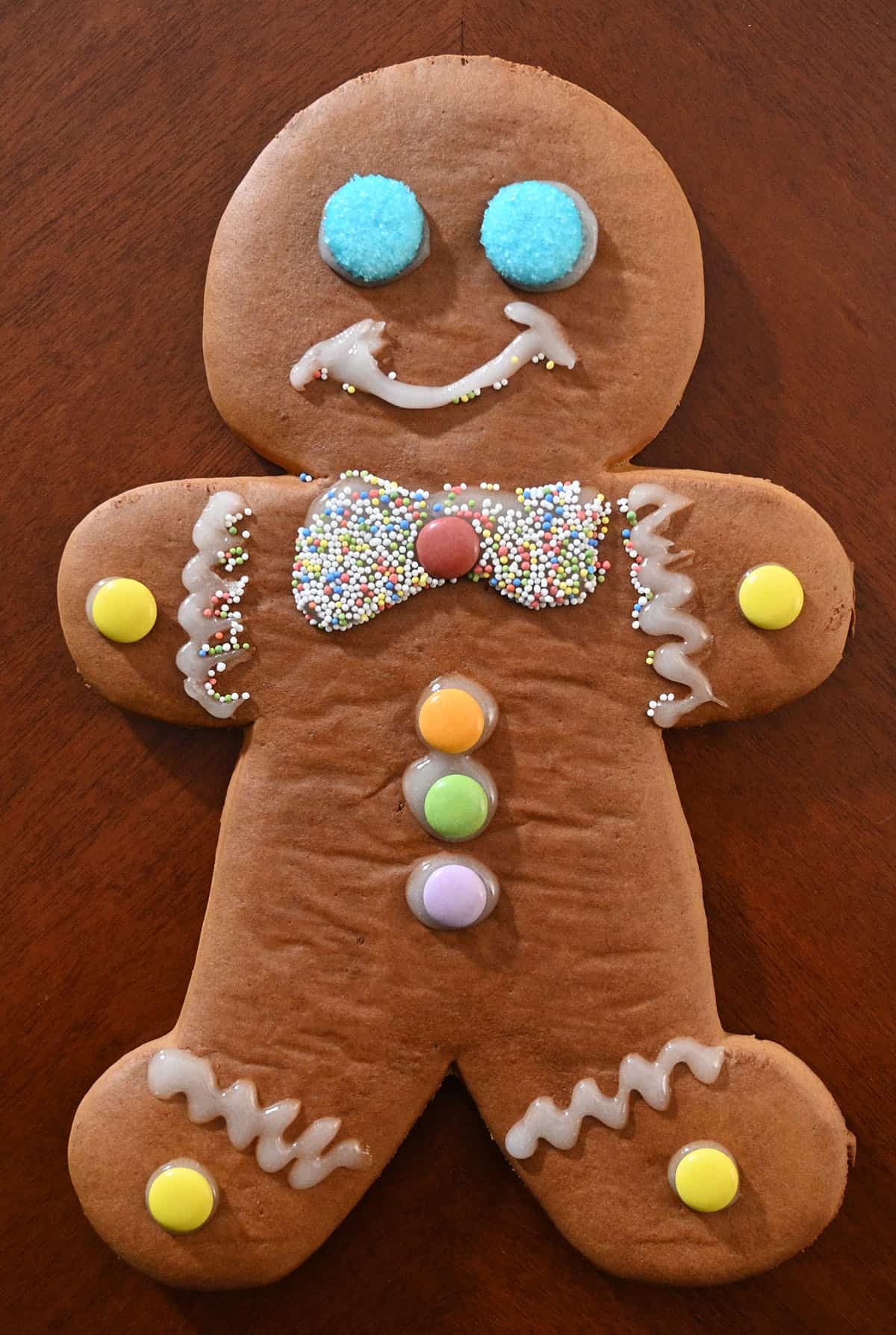 Closeup image of one ginger person decorated and laying on a table.