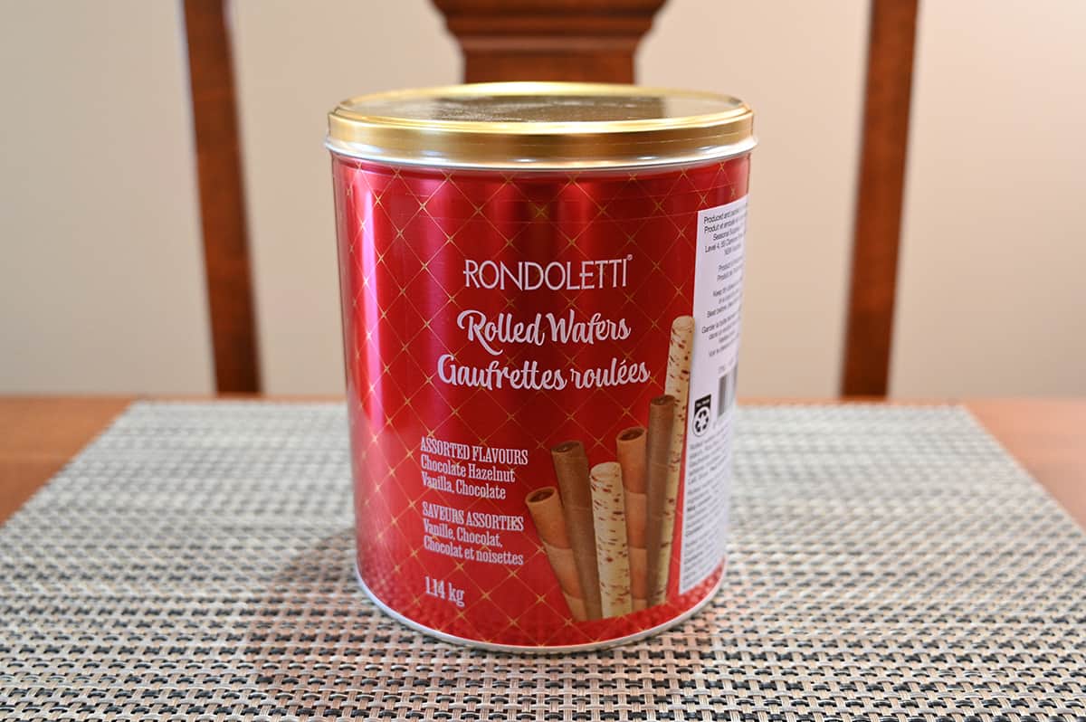 Image of the Costco Rondoletti Rolled Wafers tin sitting on a table unopened.