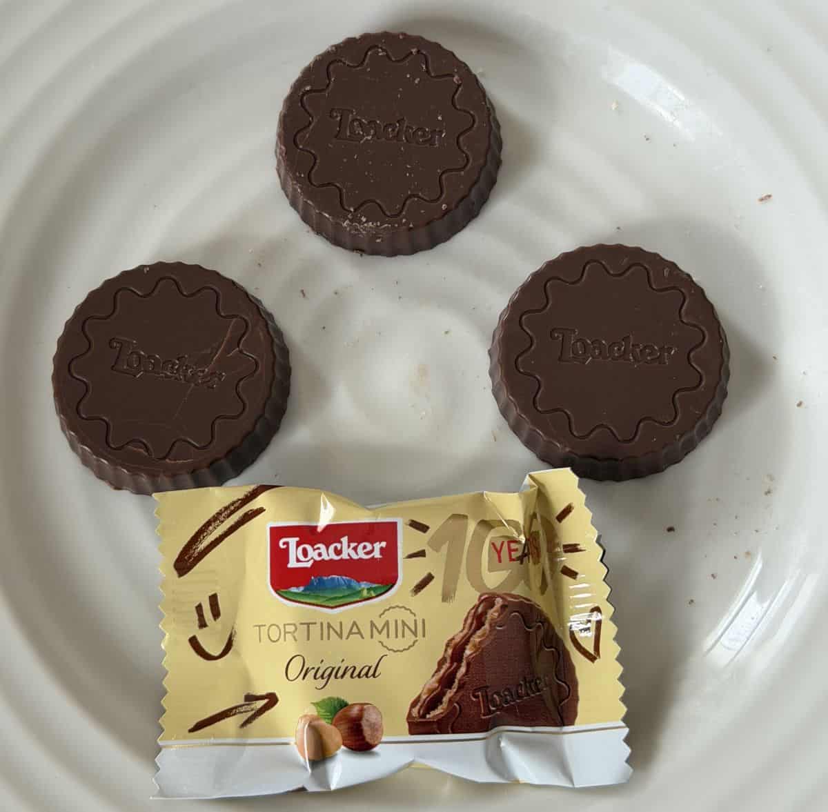 Image of three Loacker Tortina Mini's unwrapped and served on a white plate.