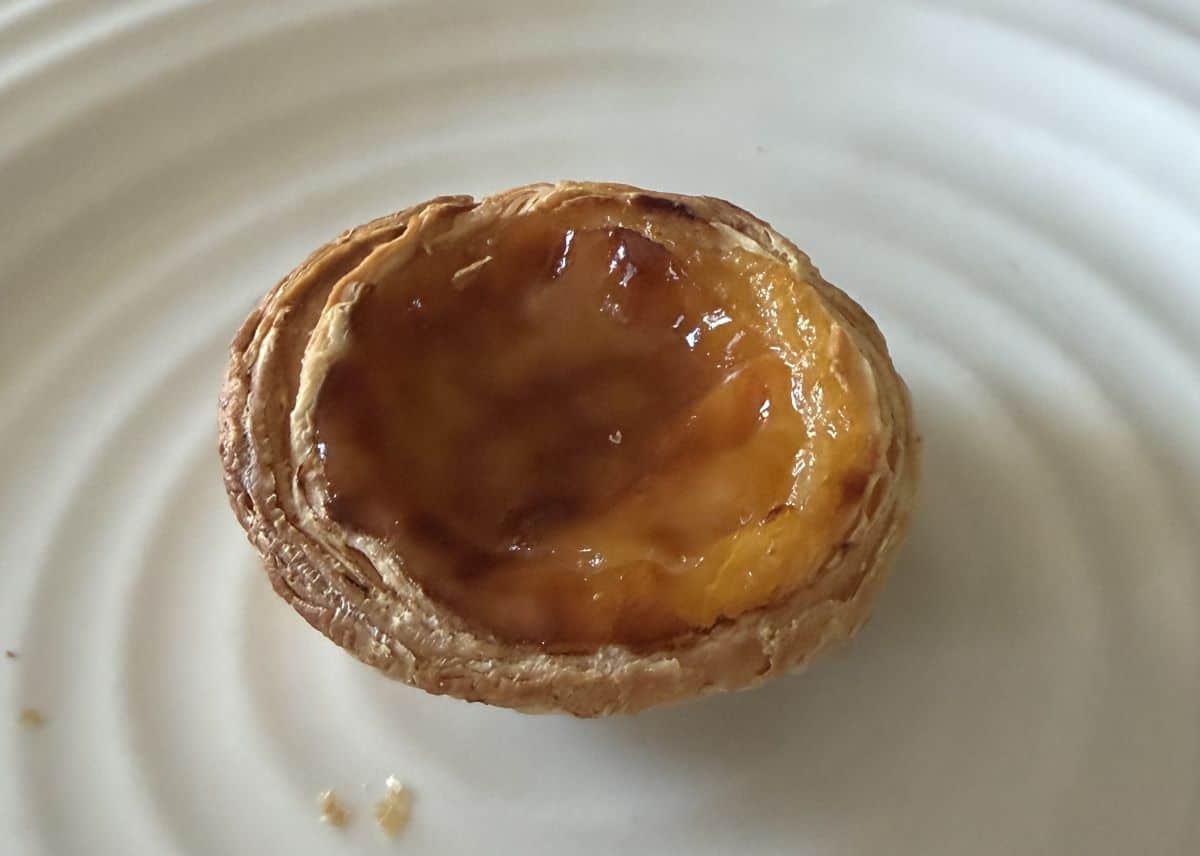 Image of one tart served on a white plate.