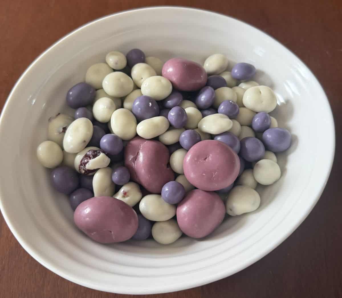 Top down image of the Berrylicious Bliss Mix served in a white bowl.