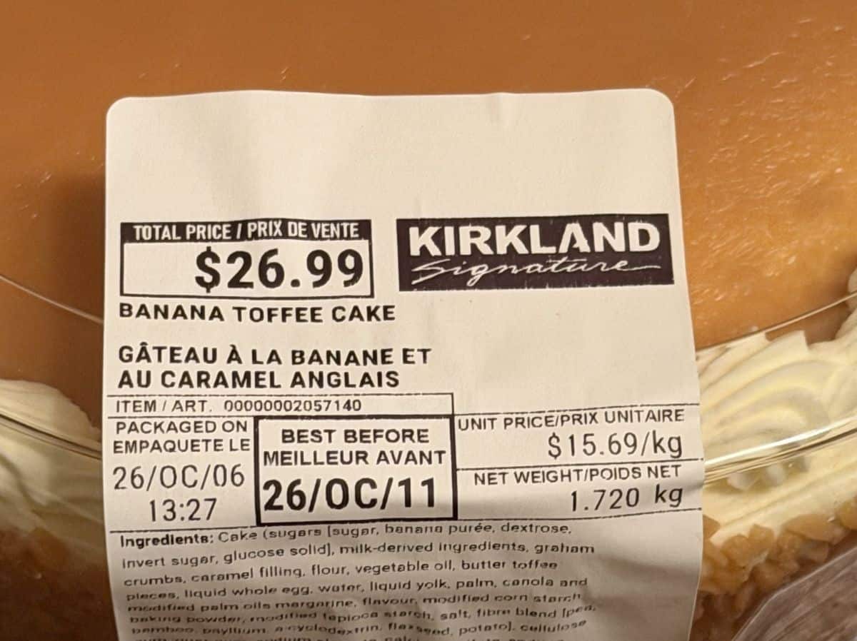 Image of the label on the cake showing the price and expiry date.